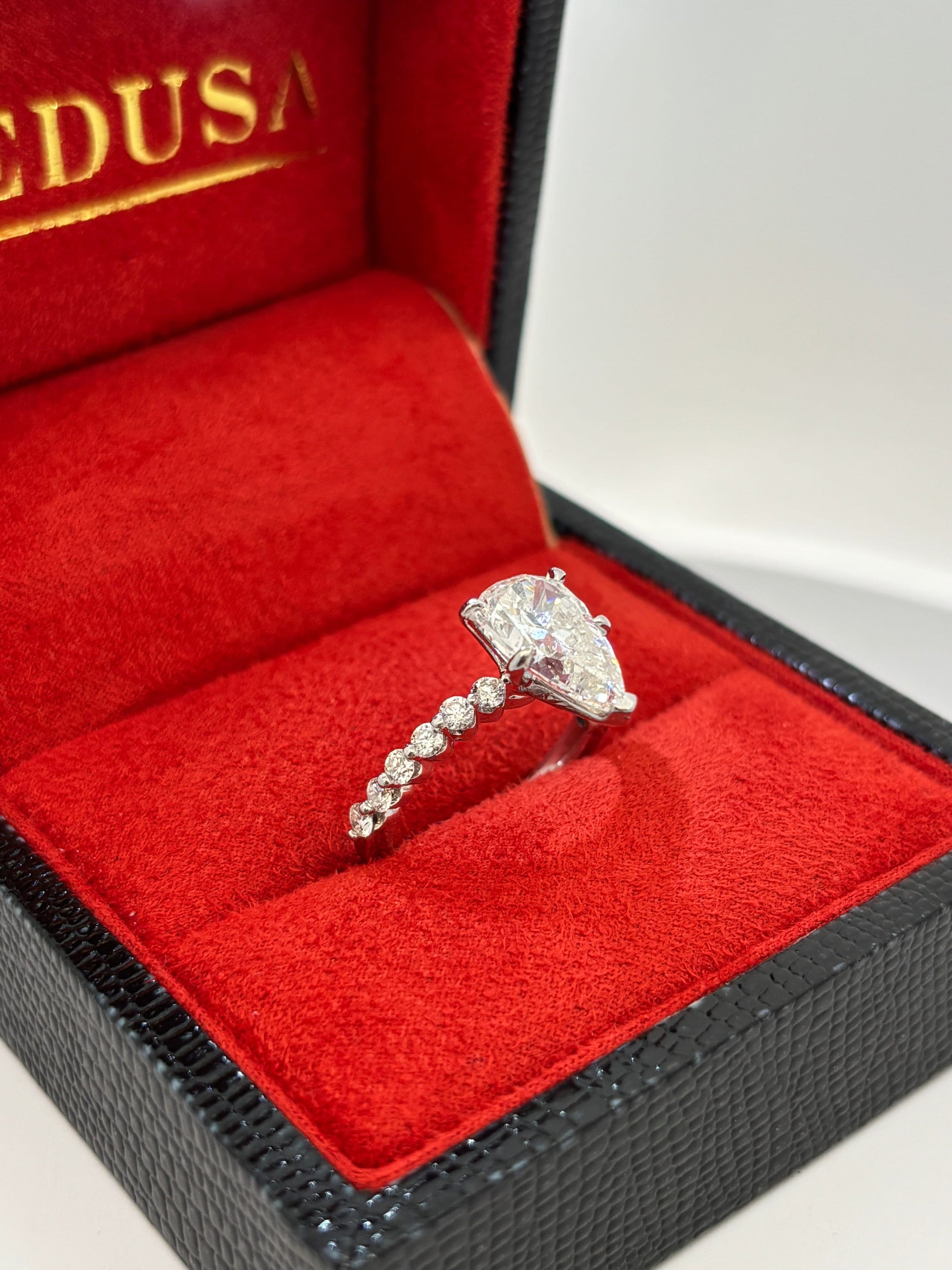 Bijoux Liquidation | Remise à Neuf Bague diamant pear cut GIA