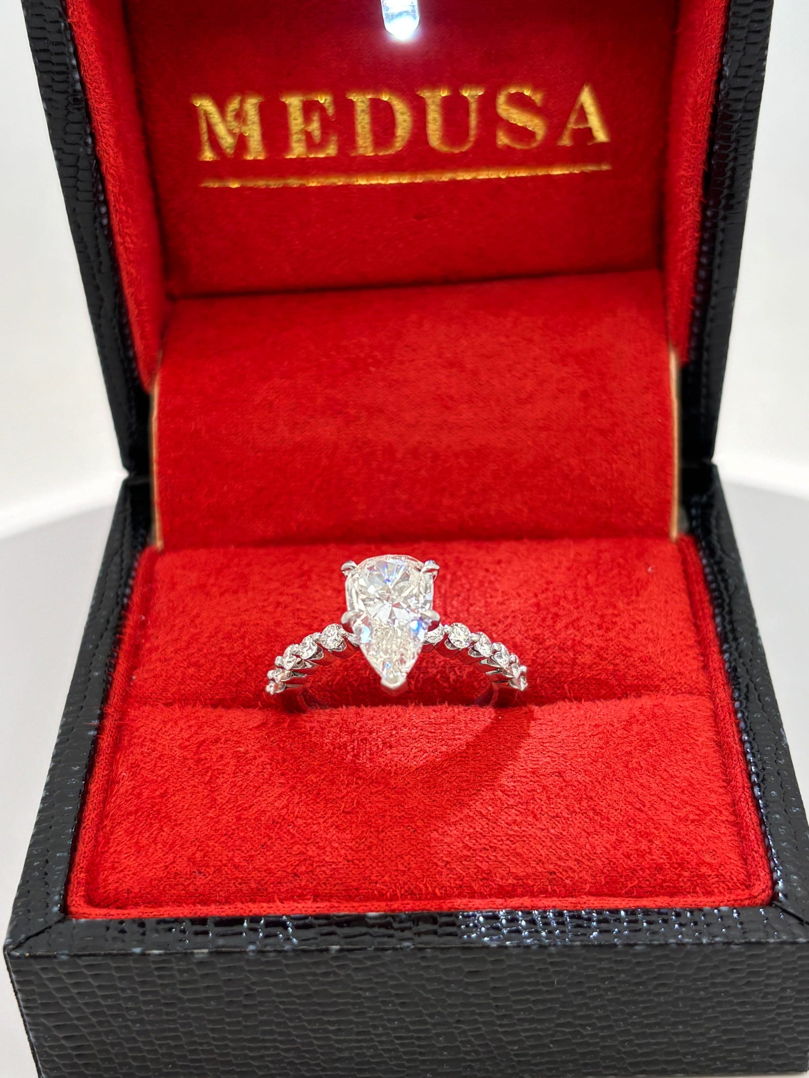 Bague diamant pear cut GIA