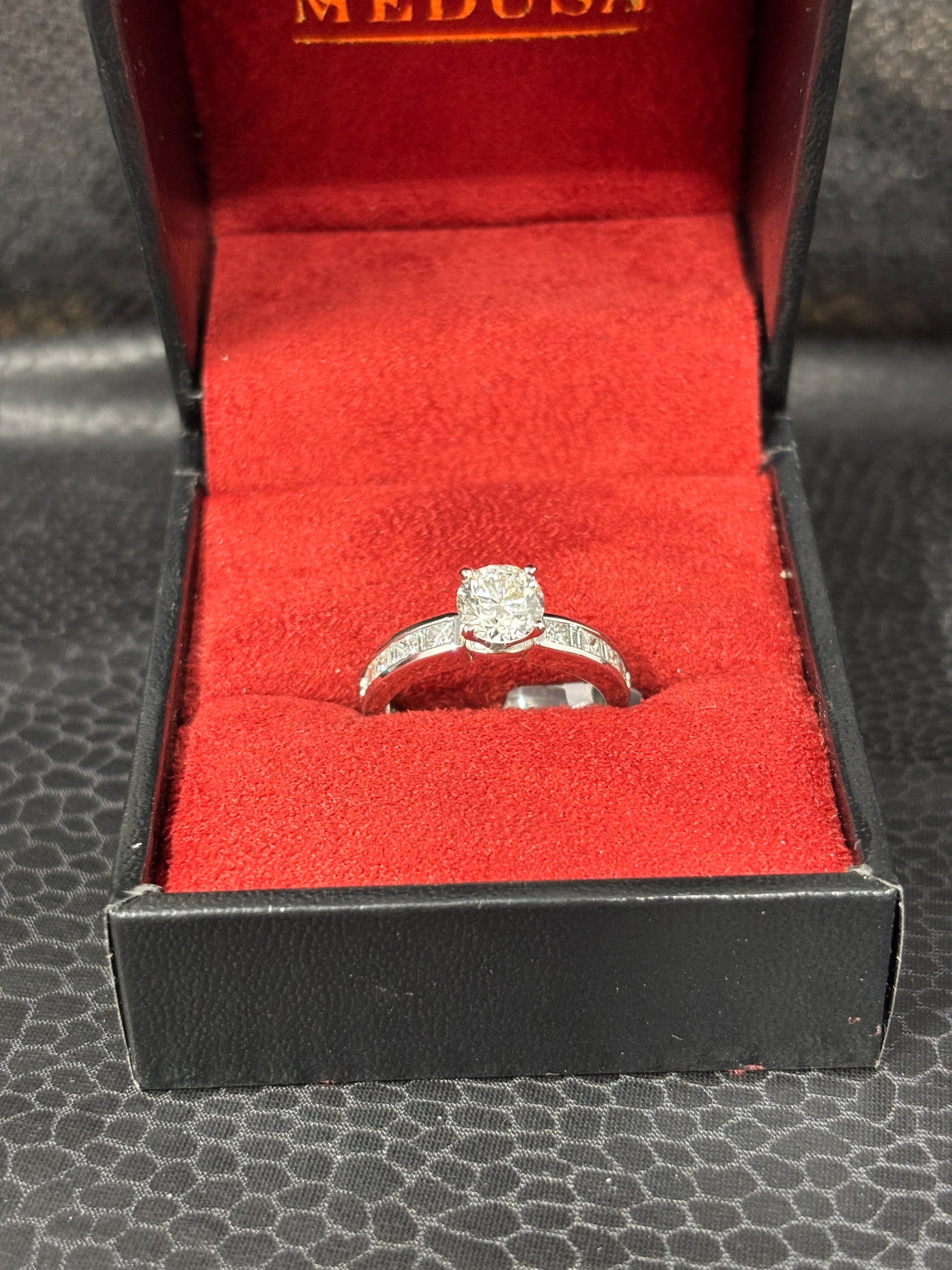 Bijoux Liquidation | Neuf Bague Solitaire Round (CBE1)