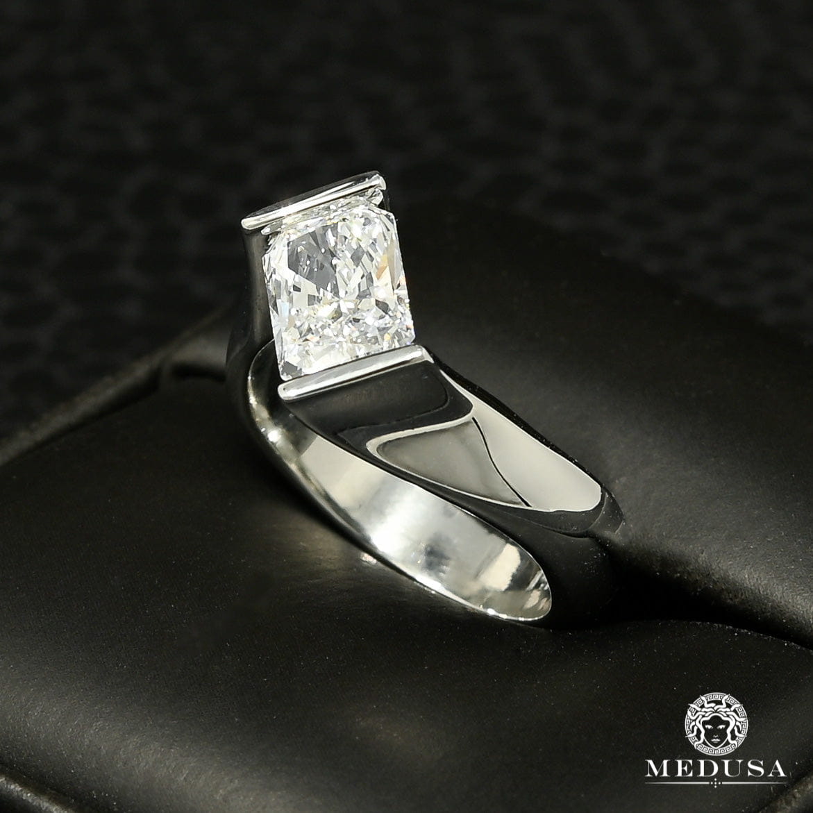 18K Gold Diamond Ring | Trinity D21 Engagement Ring - 1.00CT Emerald Solitaire Ring